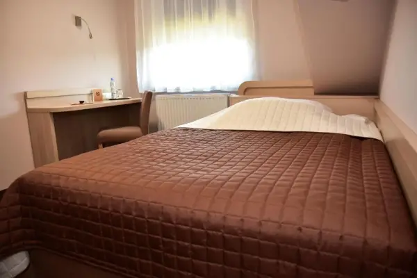 Hotel Nekla 5